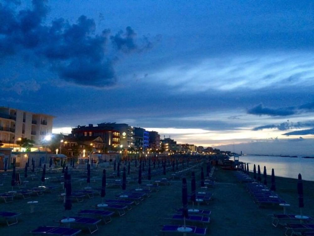 Hotel Ambasciatori Bellaria-Igea Marina Exterior photo
